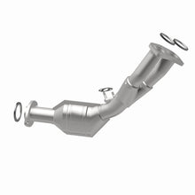 Load image into Gallery viewer, MagnaFlow Direct Fit Catalytic Converter 01-04 Toyota Tacoma 2.7L