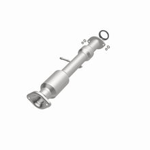 Load image into Gallery viewer, MagnaFlow Direct Fit Catalytic Converter 14-15 Toyota Highlander 3.5L