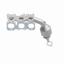 Load image into Gallery viewer, MagnaFlow Direct Fit Catalytic Converter 2007-2009 Sorento 3.3 3.8 L Manifold