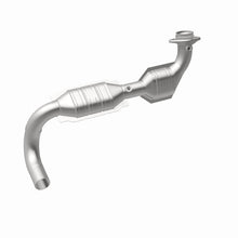 Load image into Gallery viewer, MagnaFlow Direct Fit Catalytic Converter 03-04 Ford Expedition 5.4L V8 Driver Side