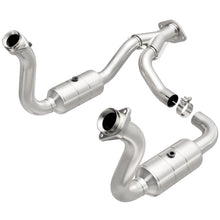 Load image into Gallery viewer, MagnaFlow DF Cat Conv 08-10 Ford F-250/F-250 SD/F-350/F-350 SD 5.4L/6.8L/F-450 SD 6.8L Y-Pipe Assy