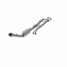 Load image into Gallery viewer, MagnaFlow Direct Fit Catalytic Converter 97-01 Explorer-Mountaineer