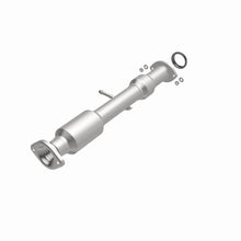 Load image into Gallery viewer, MagnaFlow Direct Fit Catalytic Converter 14-15 Toyota Highlander 3.5L
