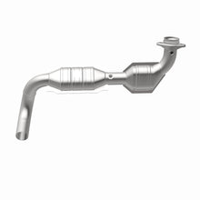 Load image into Gallery viewer, MagnaFlow Direct Fit Catalytic Converter 03-04 Ford Expedition 5.4L V8 Driver Side