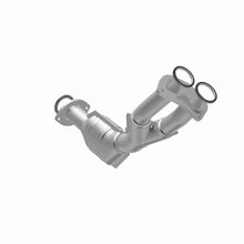 Load image into Gallery viewer, MagnaFlow Direct Fit Catalytic Converter 01-04 Toyota Tacoma 2.7L