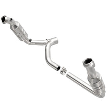 Load image into Gallery viewer, MagnaFlow Direct Fit Catalytic Converter 2006 Dodge RAM 1500 Pickup 5.7L Solid Front Axle