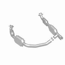Load image into Gallery viewer, MagnaFlow Direct Fit Catalytic Converter 06 Ford E350 Van 5.4L