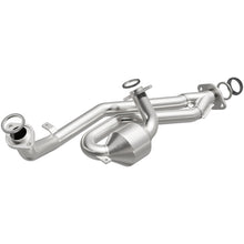 Load image into Gallery viewer, MagnaFlow Direct Fit Catalytic Converter 01-03 Toyota Sienna 3.0L fr