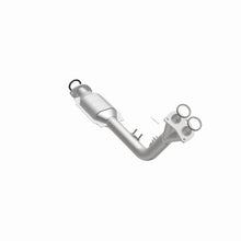 Load image into Gallery viewer, MagnaFlow Direct Fit Catalytic Converter 96-00 Toyota 4 Runner 2.7