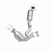 Load image into Gallery viewer, MagnaFlow Direct Fit Catalytic Converter 00-03 Ford Taurus 3.0L fron