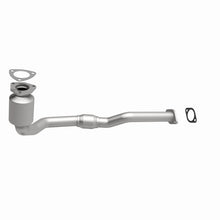 Load image into Gallery viewer, MagnaFlow Direct Fit Catalytic Converter 02-03 Saturn Vue 3.0L Front