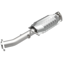 Load image into Gallery viewer, MagnaFlow Direct Fit Catalytic Converter 98-00 Kia Sportage