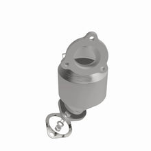 Load image into Gallery viewer, MagnaFlow Direct Fit Catalytic Converter OEM 13-15 Hyundai Veloster 1.6L Underbody