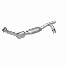 Load image into Gallery viewer, MagnaFlow Direct Fit Catalytic Converter 99-00 Ford Trucks 5.4L