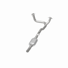 Load image into Gallery viewer, MagnaFlow Direct Fit Catalytic Converter 96 Ford E-Series Van 5.8L