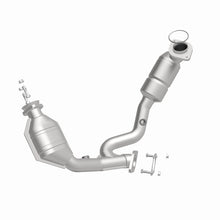 Load image into Gallery viewer, MagnaFlow Direct Fit Catalytic Converter 00-03 Ford Taurus 3.0L fron