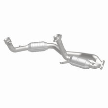 Load image into Gallery viewer, MagnaFlow Direct Fit Catalytic Converter 96-99 Taurus 3.4L Front C