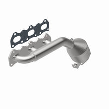 Load image into Gallery viewer, MagnaFlow Direct Fit Catalytic Converter 00 Suzuki Grand Vitara 2.5L