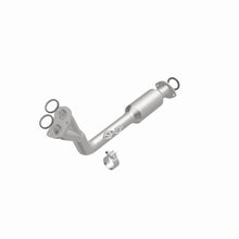 Load image into Gallery viewer, MagnaFlow Direct Fit Catalytic Converter California Grade 96-98 Toyota 4Runner 2.7L