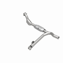 Load image into Gallery viewer, MagnaFlow Direct Fit Catalytic Converter 99-00 F-150 4.2L V6 2WD P/