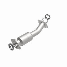 Load image into Gallery viewer, MagnaFlow Direct Fit Catalytic Converter 11-15 Sienna 3.5 Underbody