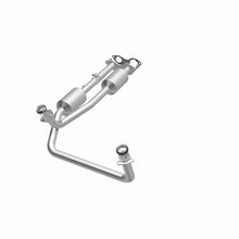 Load image into Gallery viewer, MagnaFlow Direct Fit Catalytic Converter California Grade 96-00 GM Tahoe/Yukon/Escalade 5.7L