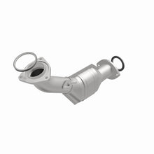 Load image into Gallery viewer, MagnaFlow Direct Fit Catalytic Converter Front 00-04 Toyota Tacoma 3.4L 4WD / 00-04 Tundra 3.4L