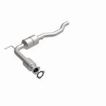 Load image into Gallery viewer, MagnaFlow Direct Fit Catalytic Converter 02 Volkswagen Eurovan 2.8L