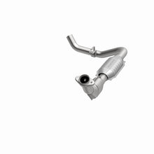 Load image into Gallery viewer, MagnaFlow Direct Fit Catalytic Converter 99-00 Ford Trucks 5.4L