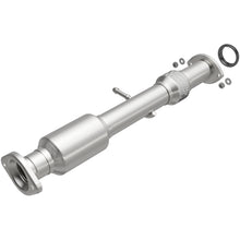 Load image into Gallery viewer, MagnaFlow Direct Fit Catalytic Converter 14-15 Toyota Highlander 3.5L