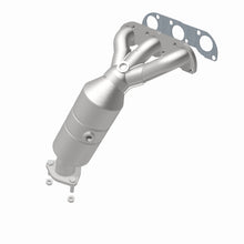 Load image into Gallery viewer, MagnaFlow Direct Fit Catalytic Converter 04-05 Suz Verona2.5 Manifold Rear