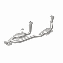 Load image into Gallery viewer, MagnaFlow Direct Fit Catalytic Converter 04 Ford Freestar 3.9L
