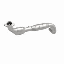 Load image into Gallery viewer, MagnaFlow Direct Fit Catalytic Converter 03-04 Ford Expedition 5.4L V8 Driver Side