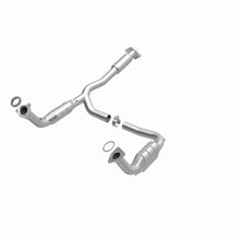 Load image into Gallery viewer, MagnaFlow Direct Fit Catalytic Converter 05-06 GMC Envoy XL Denali