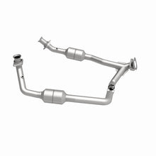 Load image into Gallery viewer, MagnaFlow Direct Fit Catalytic Converter 00-03 Ford E150 5.4L