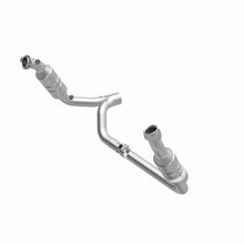 Load image into Gallery viewer, MagnaFlow Direct Fit Catalytic Converter 2006 Dodge RAM 1500 Pickup 5.7L Solid Front Axle