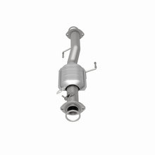 Load image into Gallery viewer, MagnaFlow Direct Fit Catalytic Converter 99-02 4Runner 3.4L rear OEM