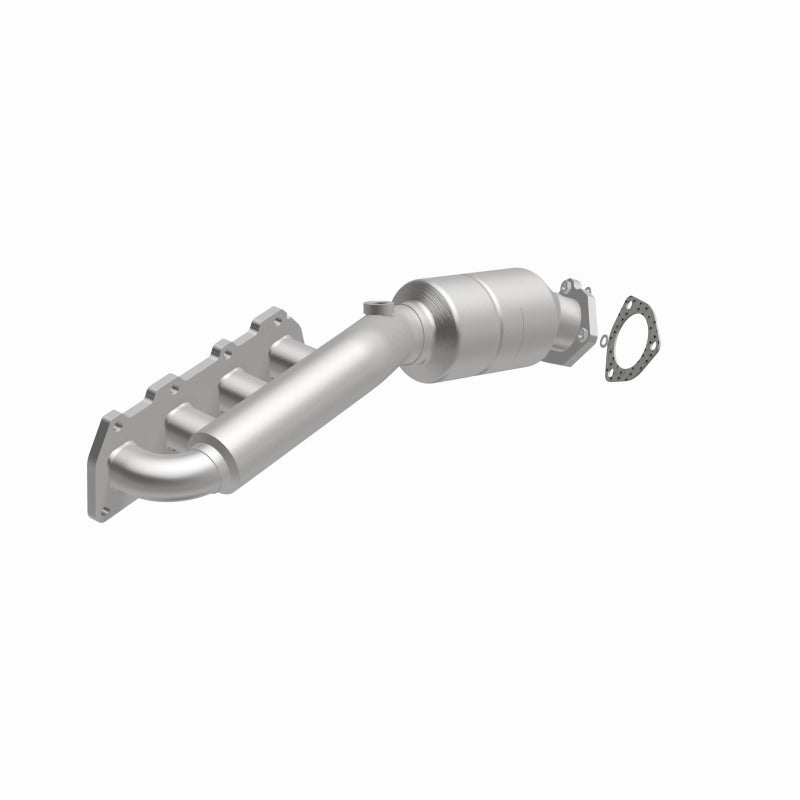 MagnaFlow Direct Fit Catalytic Converter 02-04 VW Passat 4.0L