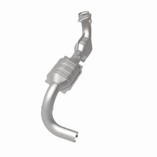 Load image into Gallery viewer, MagnaFlow Direct Fit Catalytic Converter 03-04 Ford Expedition 5.4L V8 Driver Side