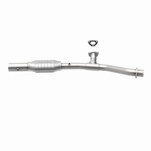 Load image into Gallery viewer, MagnaFlow Direct Fit Catalytic Converter 03 Ram 2500 2WD 5.7L OEM