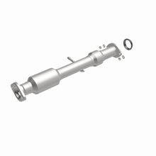 Load image into Gallery viewer, MagnaFlow Direct Fit Catalytic Converter 14-15 Toyota Highlander 3.5L