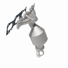 Load image into Gallery viewer, MagnaFlow Direct Fit Catalytic Converter 07-08 Hyundai Veracruz 3.8L