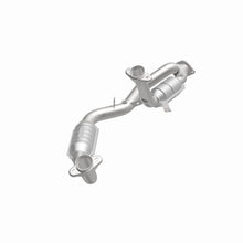 Load image into Gallery viewer, MagnaFlow Direct Fit Catalytic Converter 96-99 Taurus 3.4L Front C