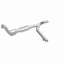 Load image into Gallery viewer, MagnaFlow Direct Fit Catalytic Converter 99-00 Ford Exped 4.6L
