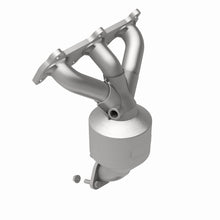 Load image into Gallery viewer, MagnaFlow Direct Fit Catalytic Converter 01-04 Hyundai Santa Fe 2.7L