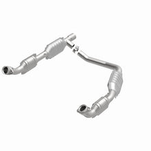 Load image into Gallery viewer, MagnaFlow Direct Fit Catalytic Converter 06 Ford E350 Van 5.4L