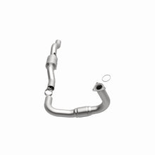 Load image into Gallery viewer, MagnaFlow Direct Fit Catalytic Converter 01-02 2500HD 8.1 Driver Side