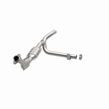 Load image into Gallery viewer, MagnaFlow Direct Fit Catalytic Converter 01 Ford F150 5.4L