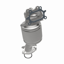 Load image into Gallery viewer, MagnaFlow Direct Fit Catalytic Converter 04-07 Saturn VUE 3.5L Rear