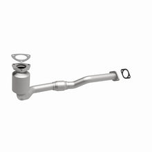 Load image into Gallery viewer, MagnaFlow Direct Fit Catalytic Converter 02-03 Saturn Vue 3.0L Front